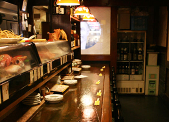 鮮魚がずらりと並ぶカウンター席！！